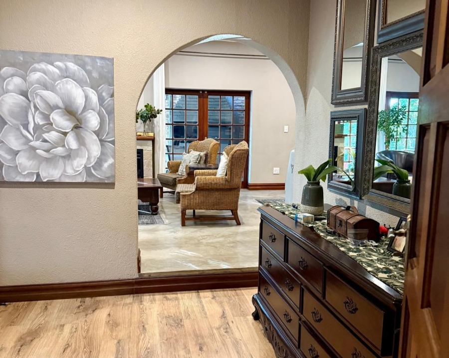 5 Bedroom Property for Sale in Safari Gardens North West